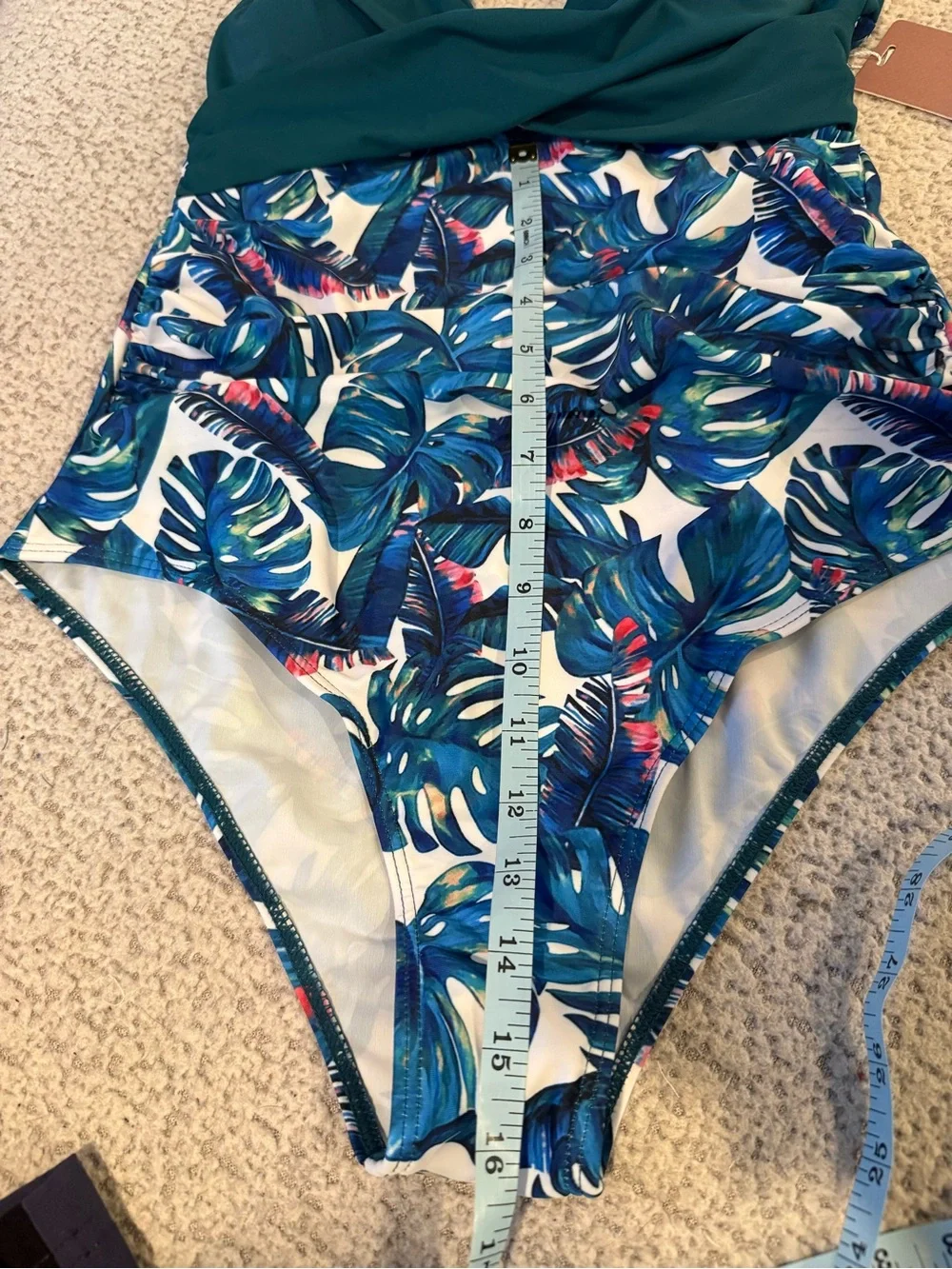 ✨ NWT Tropical Leaf Print One Piece Swimsuit Halter‎ Ruched Medium ✨